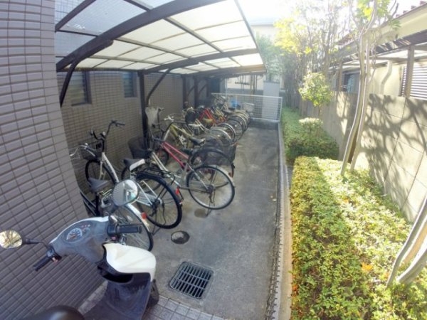 伊丹市荻野西１丁目のマンション