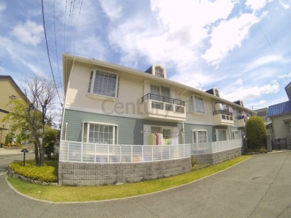 西宮市下大市東町のアパート