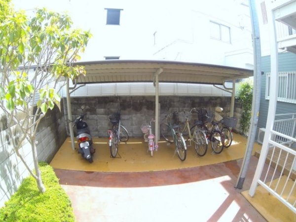 西宮市下大市東町のアパート