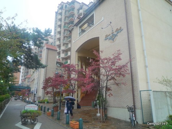 宝塚市川面5丁目のマンション(花のみちセルカ)