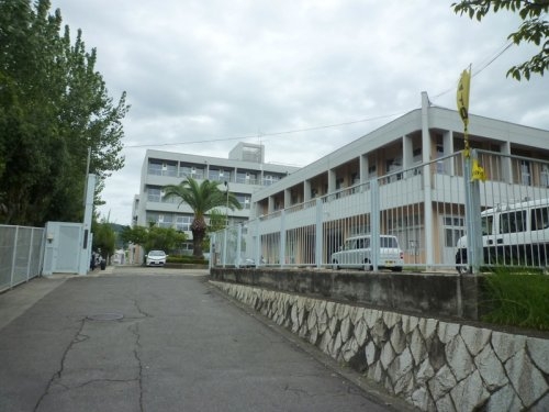 箕面市瀬川4丁目の貸家(箕面市立第三中学校)