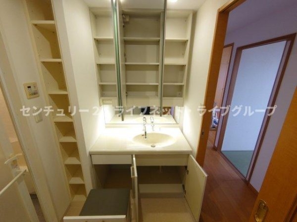宝塚市雲雀丘２丁目のマンション