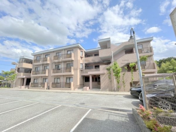 川西市多田院２丁目のマンション