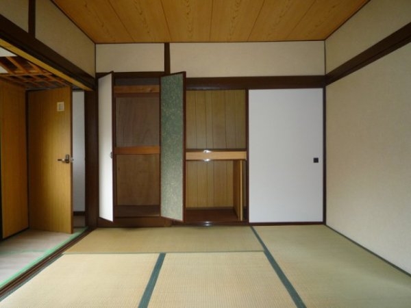 宝塚市伊孑志２丁目の貸家