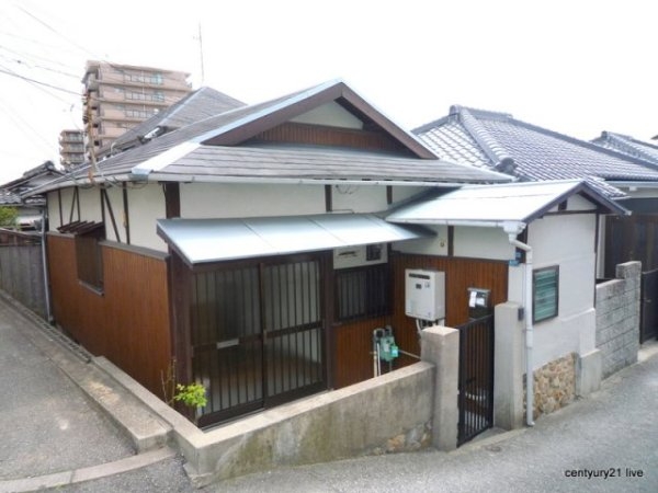 宝塚市伊孑志２丁目の貸家