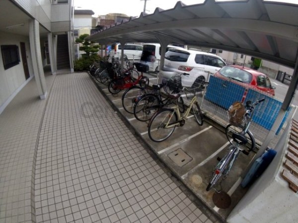 伊丹市鴻池４丁目のマンション