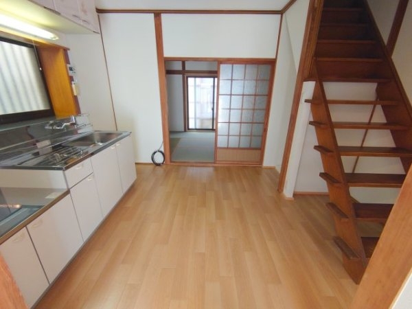 宝塚市美座２丁目の貸家