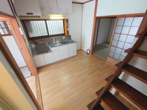 宝塚市美座２丁目の貸家