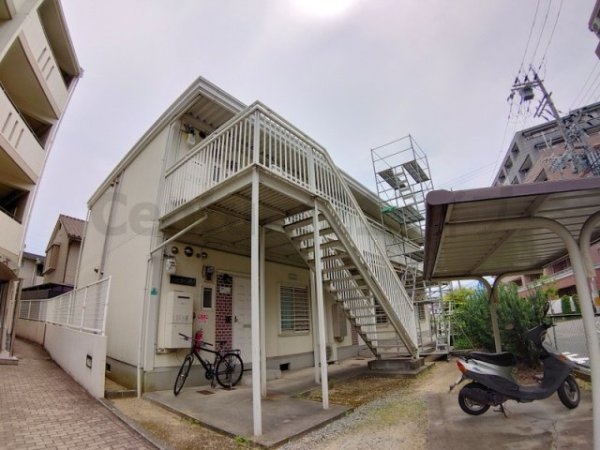 西宮市段上町８丁目のアパート
