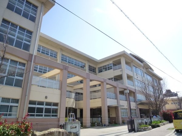 アメニティコート宝塚湯本(宝塚市立宝塚第一小学校)