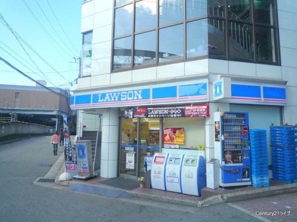 岩伸宝塚ファミールB棟(ローソン　ＪＲ宝塚駅前店)