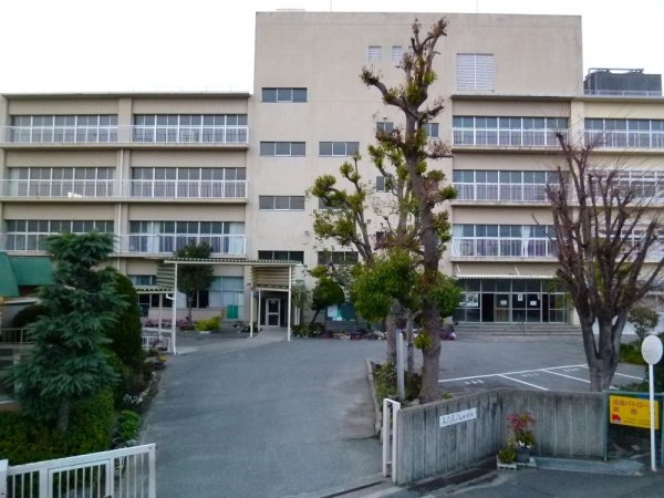 さつき荘(宝塚市立　南ひばりガ丘中学校)