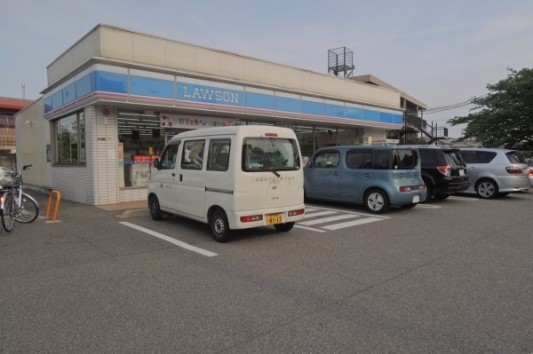 ハイツ末成(ローソン　宝塚高司4丁目店)