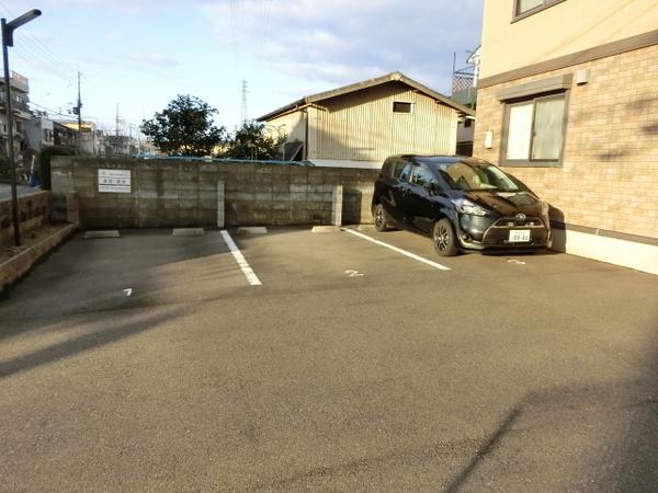 リュクレール(駐車場)