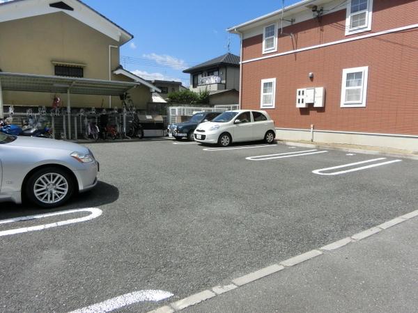 メゾン川勝1(駐車場)