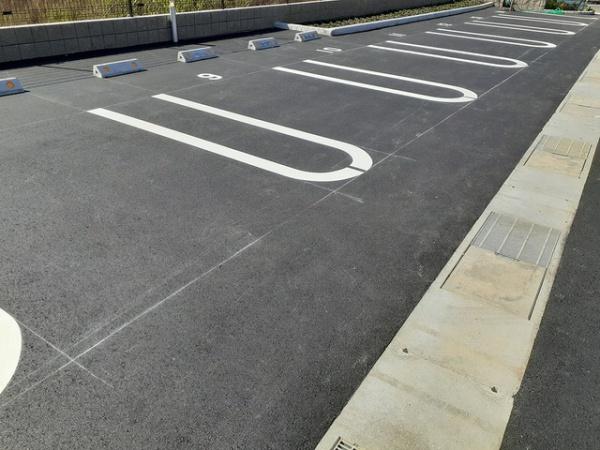 ミレ・グランデ・伏見(駐車場)