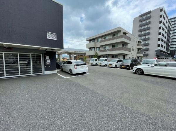 グランレブリー洛西口　1F店舗