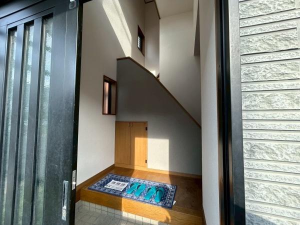 貸家 勝竜寺巡り原2-13(玄関)