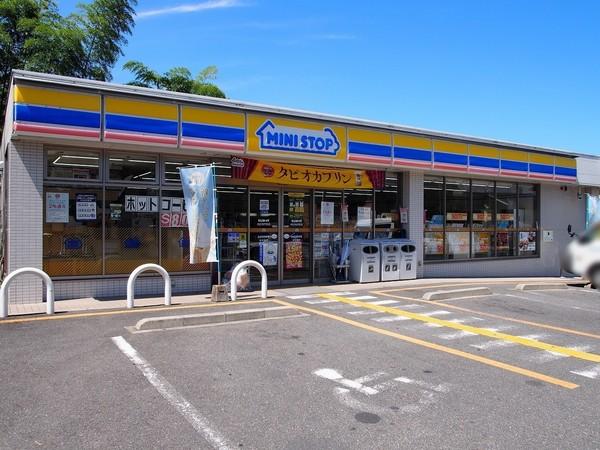 長岡京シティハイツ　306号(ミニストップ向日寺戸町店)