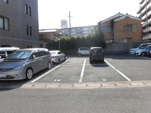 カーサ西向日(駐車場)