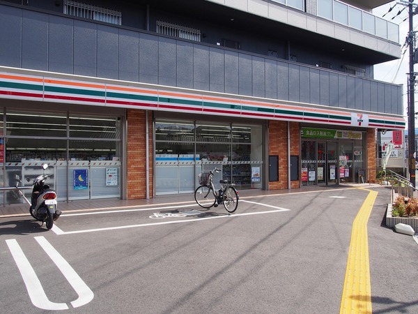 シャトー東和(セブンイレブン向日東田中瀬店)