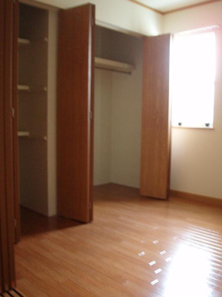 ソレイユ西向日A棟(洋室)