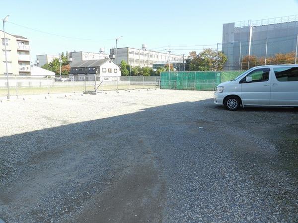 ルミエール菱川(駐車場)