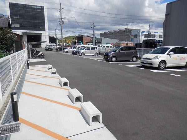 グレイス・シェーネ(駐車場)
