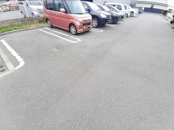 グレイス・シェーネ(駐車場)