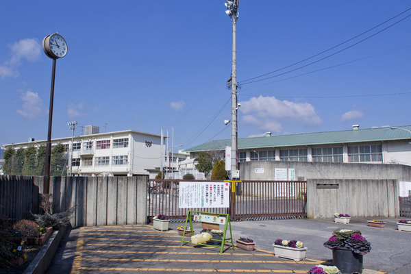 水車ビル(向日市立第3向陽小学校)