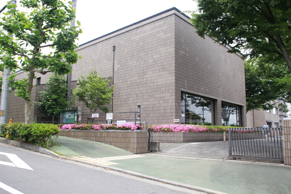 水車ビル(向日市立図書館)