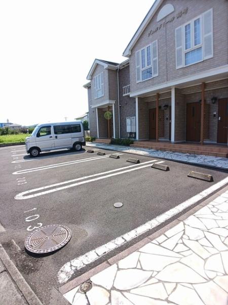 ヴェルドミール鶴崎(駐車場)