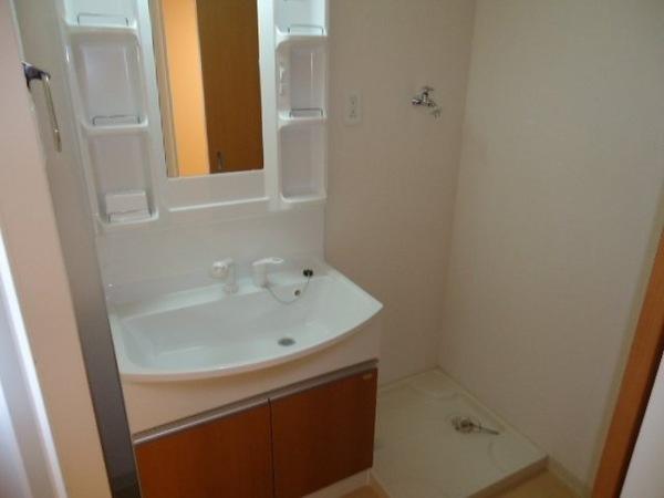 モア　エ・シャロム