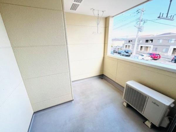 ユニヴァリィ　イノバル