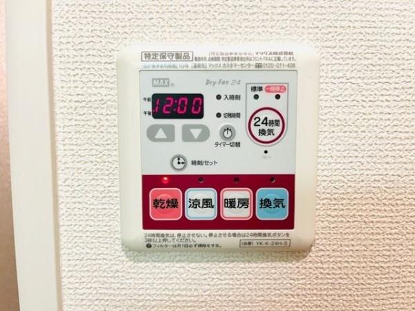 ユニヴァリィ　イノバル