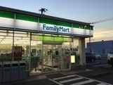 パヒュームタウン　A棟(ファミリーマート三川店)