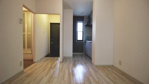 堺市西区浜寺石津町中３丁のアパート