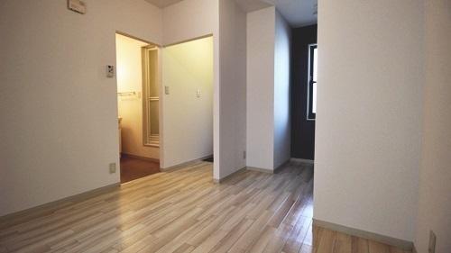 堺市西区浜寺石津町中３丁のアパート