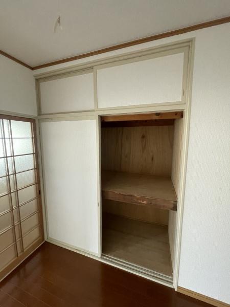 堺市西区上のアパート