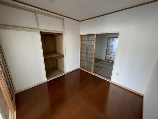 堺市西区上のアパート