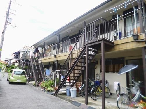 堺市西区上のアパート