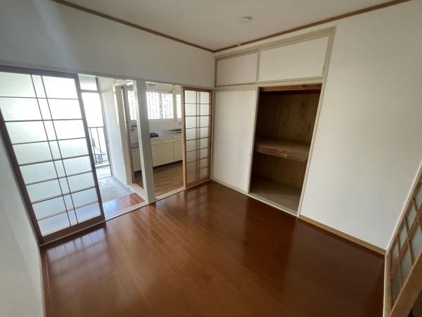 堺市西区上のアパート