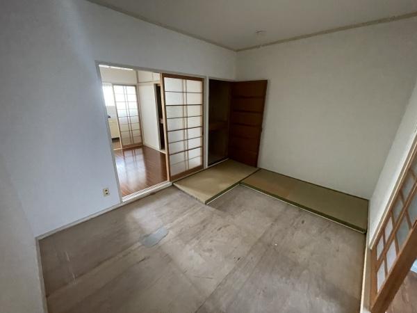 堺市西区上のアパート