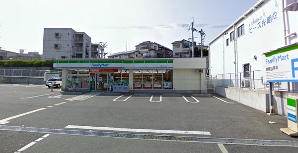 ファーストパレス(ファミリーマート伏屋町三丁目店)
