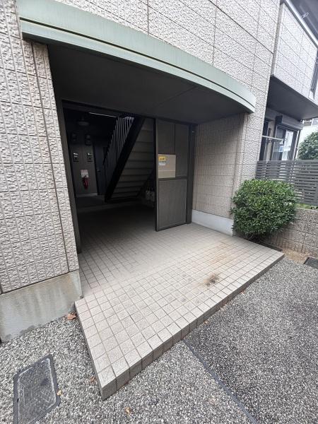 堺市西区浜寺昭和町1丁のアパート(エントランス)