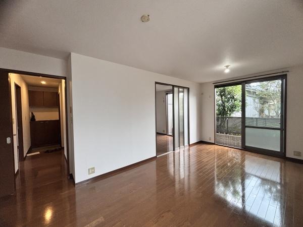 堺市西区浜寺昭和町1丁のアパート(リビング)