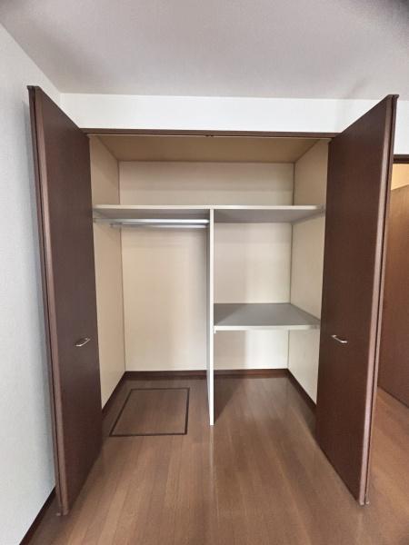 堺市西区浜寺昭和町1丁のアパート(収納)