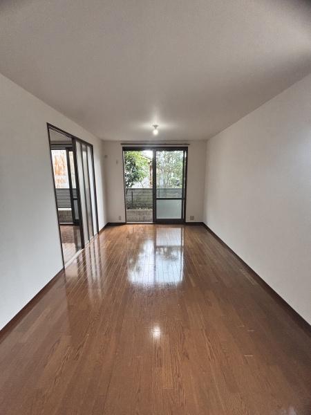 堺市西区浜寺昭和町1丁のアパート(リビング)