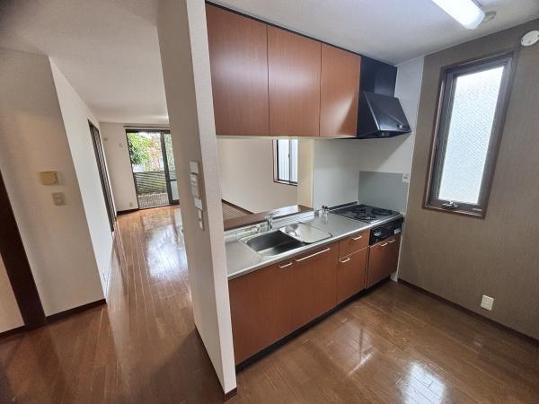 堺市西区浜寺昭和町1丁のアパート(キッチン)