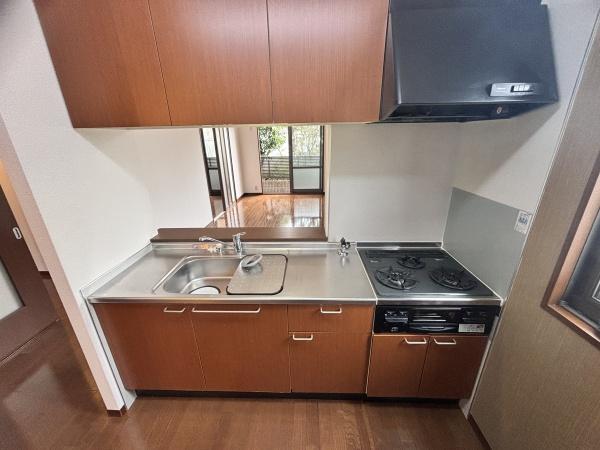 堺市西区浜寺昭和町1丁のアパート(キッチン)